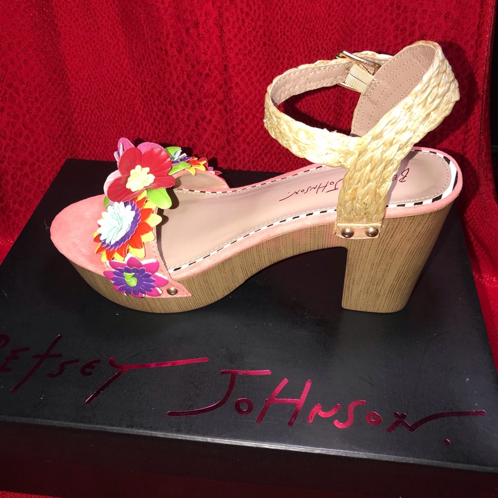 Betsey Johnson Jillie Coral Size: 6.5